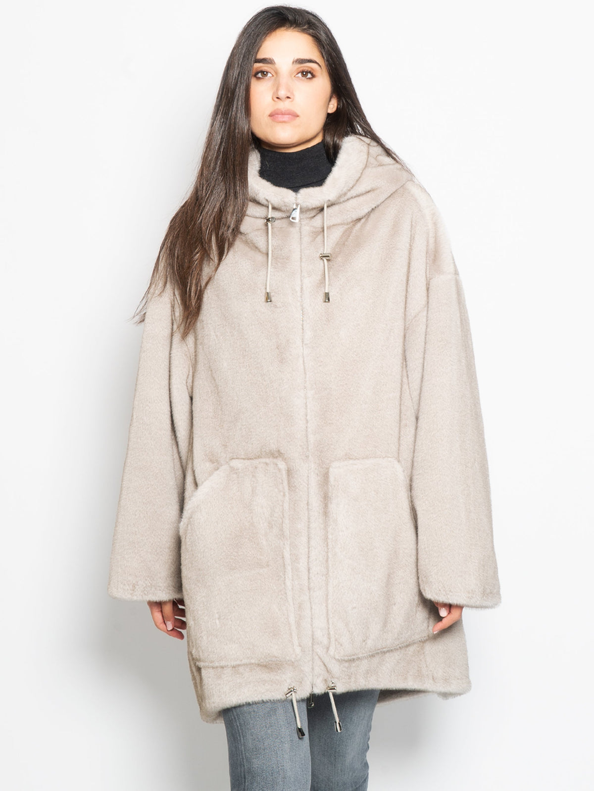 2026 New Arrival Parka con Cappuccio in Eco Pelliccia Grigio