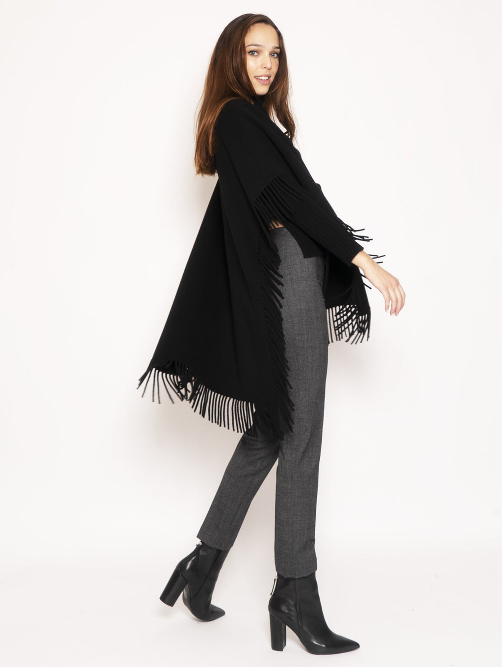 2026 New Arrival Mantella con Frange - Nero