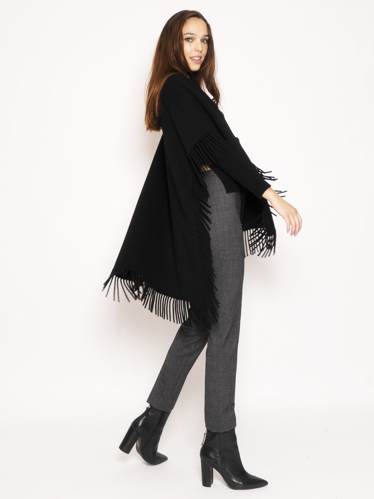 2026 New Arrival Mantella con Frange - Nero