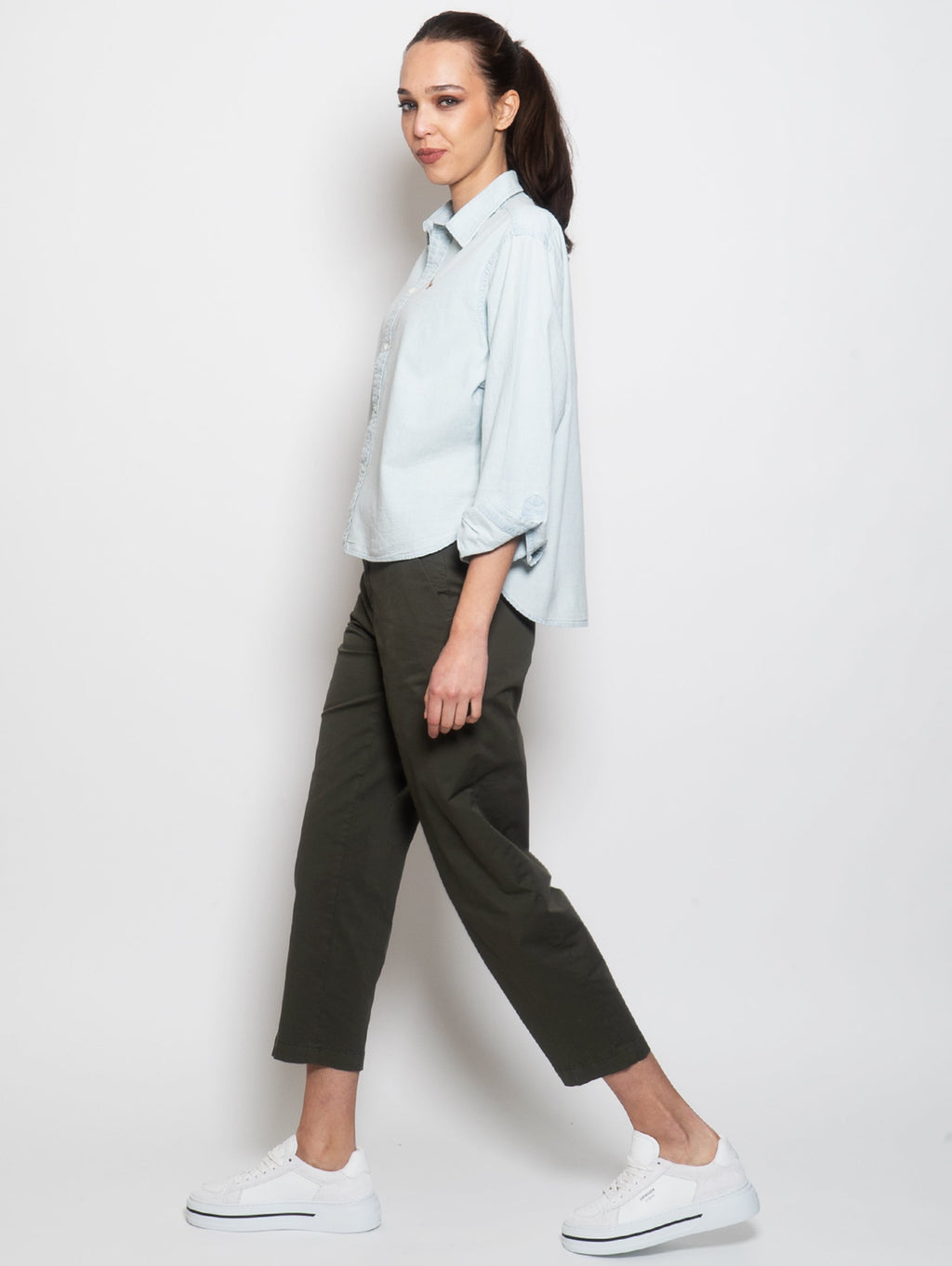 2026 New Arrival Camicia con Orlo Stondato in Chambray Celeste