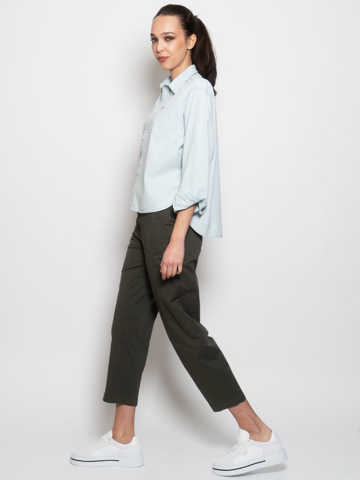 2026 New Arrival Camicia con Orlo Stondato in Chambray Celeste
