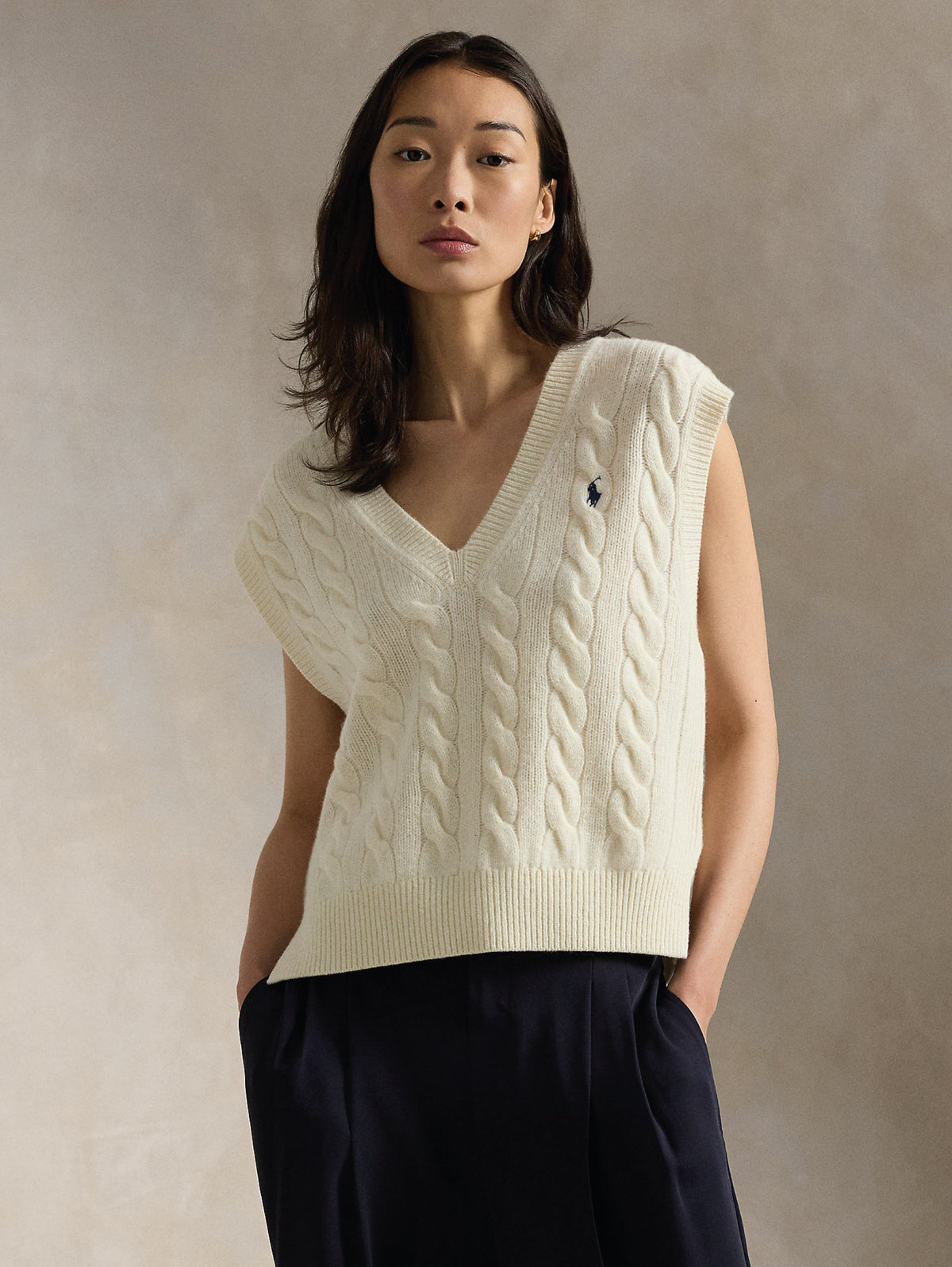 2026 New Arrival Gilet con Scollo a V a Trecce Crema