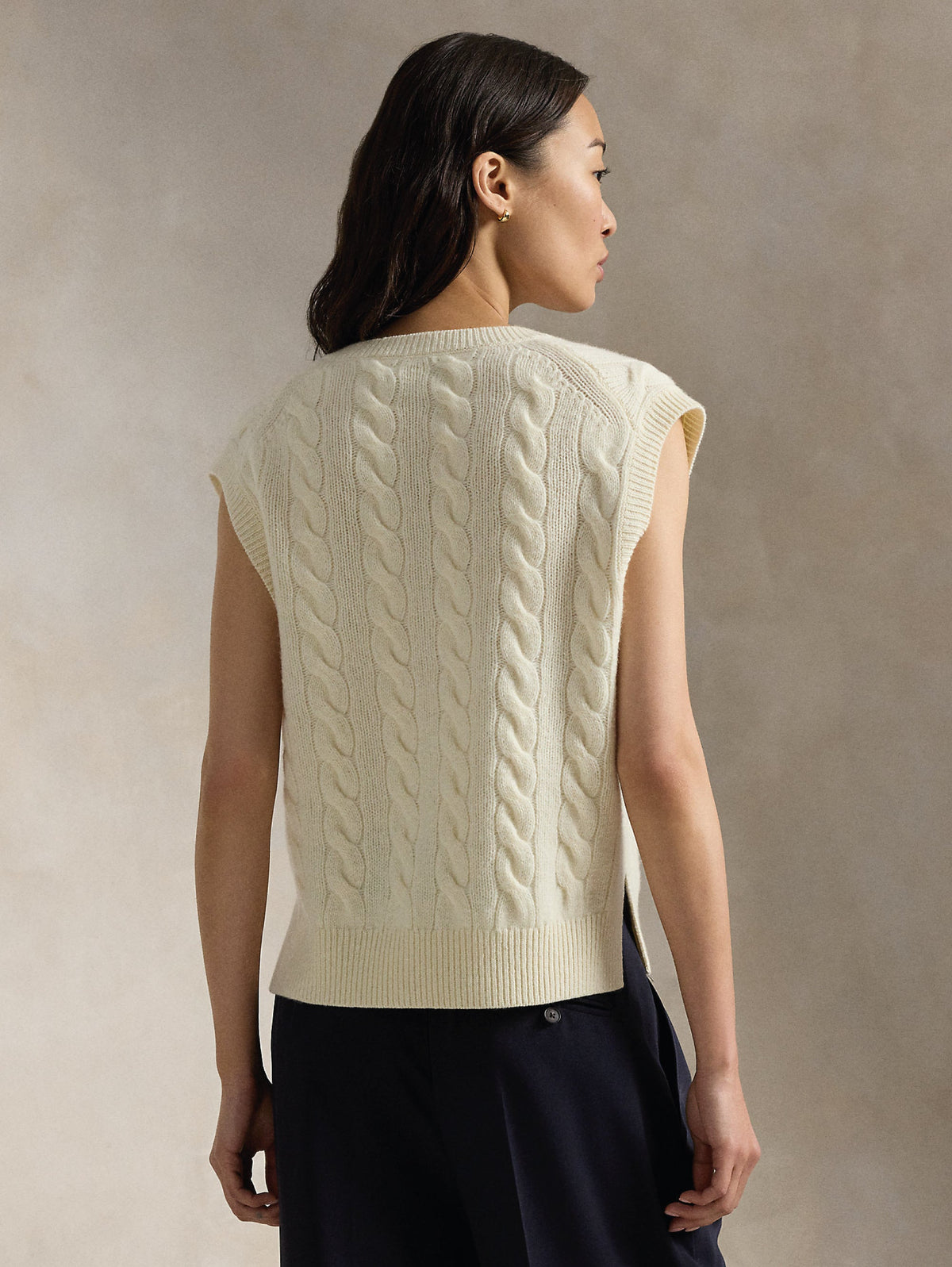 2026 New Arrival Gilet con Scollo a V a Trecce Crema