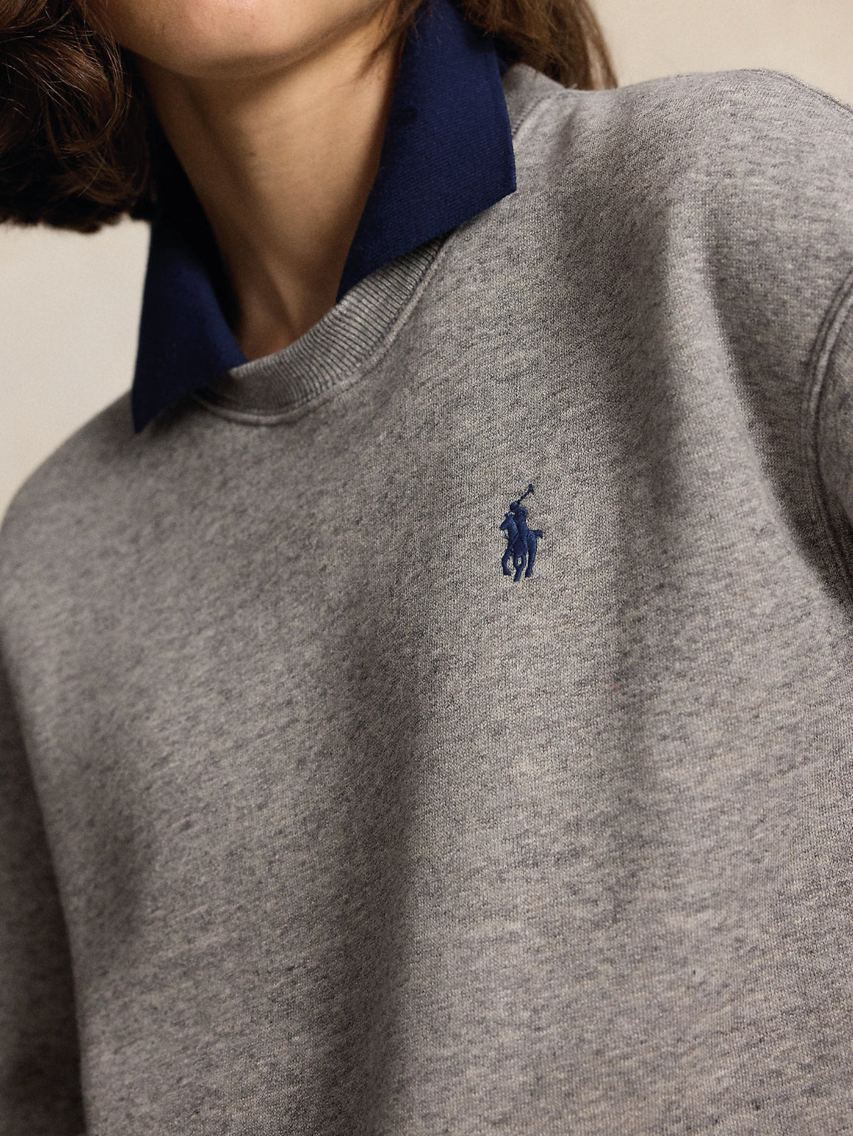 2026 New Arrival Felpa Gircollo con Collo Polo Applicato Grigio
