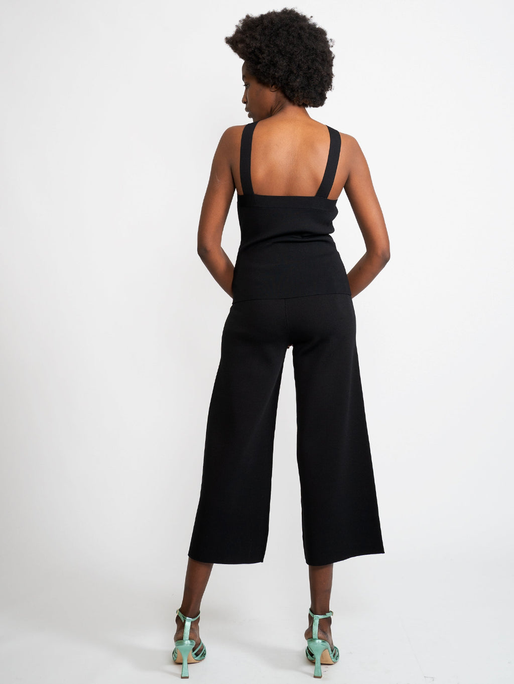 2026 New Arrival Top con Incrocio Nero