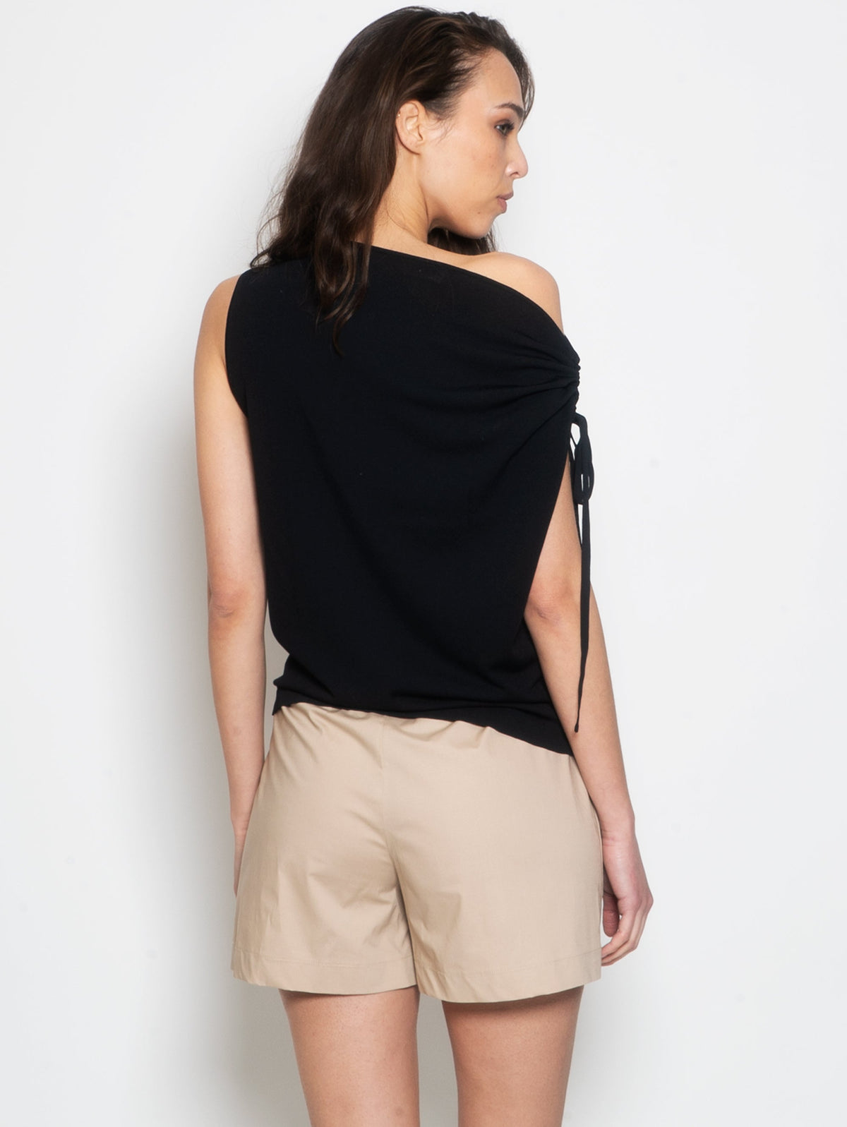 2026 New Arrival Top a Costine con Scollo a Barchetta Nero