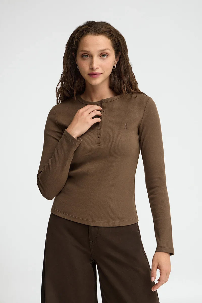 2026 New Arrival Brown ribbed Henley T-shirt with Rigby Go embroidery