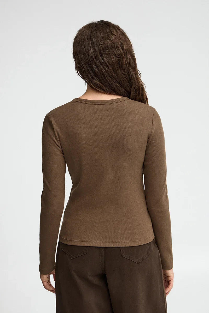 2026 New Arrival Brown ribbed Henley T-shirt with Rigby Go embroidery