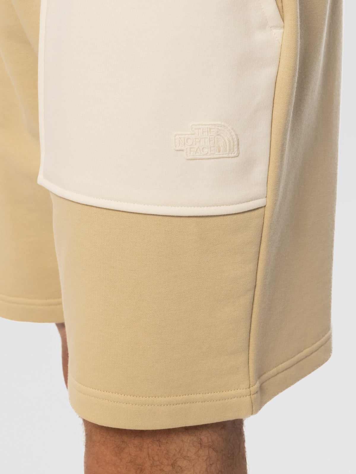 Shorts in Felpa con Tasche a Contrasto Ghiaia