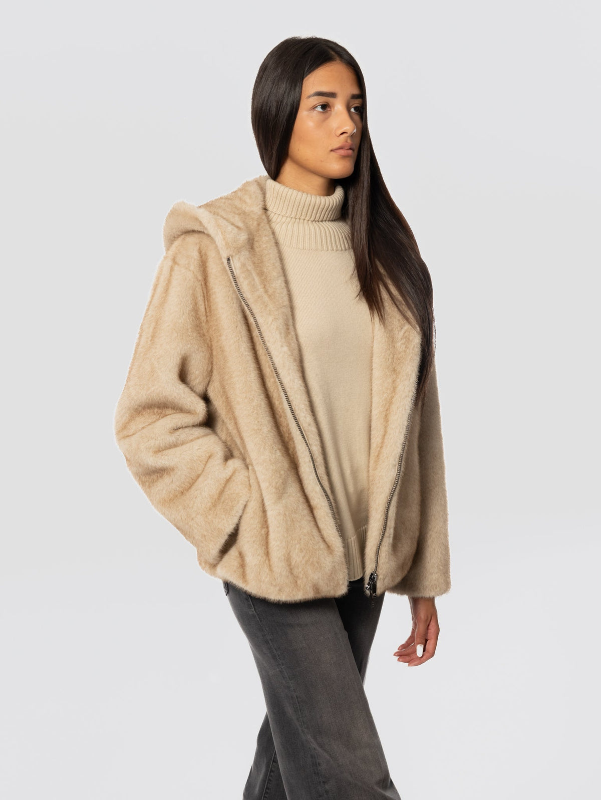 2026 New Arrival Giubbotto in Ecopelliccia con Cappuccio Sabbia