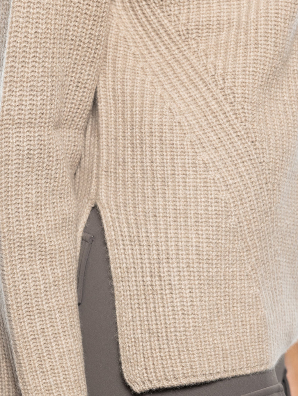2026 New Arrival Maglia Collo Alto in Cashmere Beige