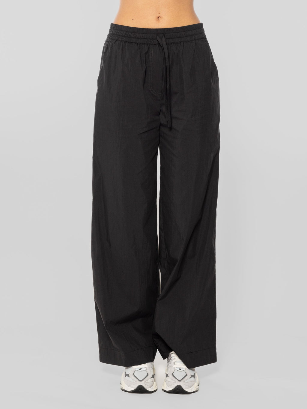 2026 New Arrival Pantaloni con Gamba Ampia in Tessuto Leggero Nero