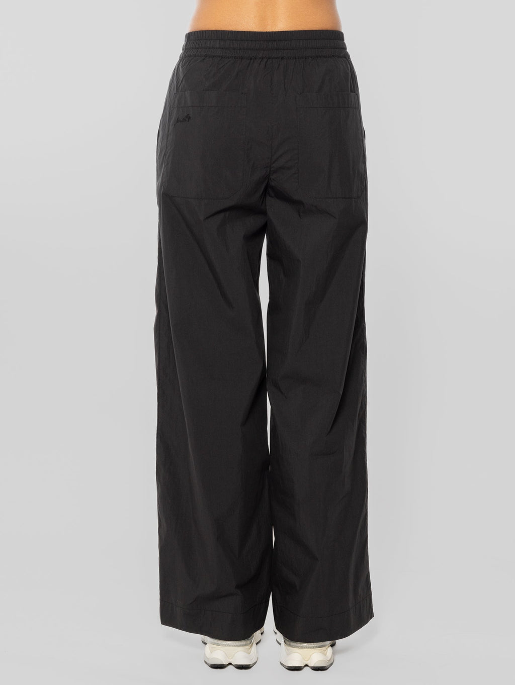 2026 New Arrival Pantaloni con Gamba Ampia in Tessuto Leggero Nero