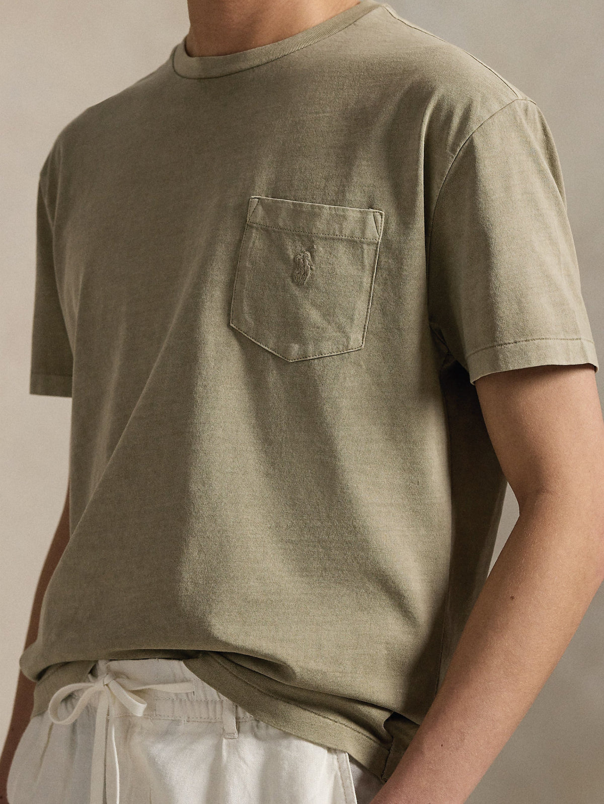 2026 New Arrival T-shirt con Taschino Custom Slim Fit Oliva