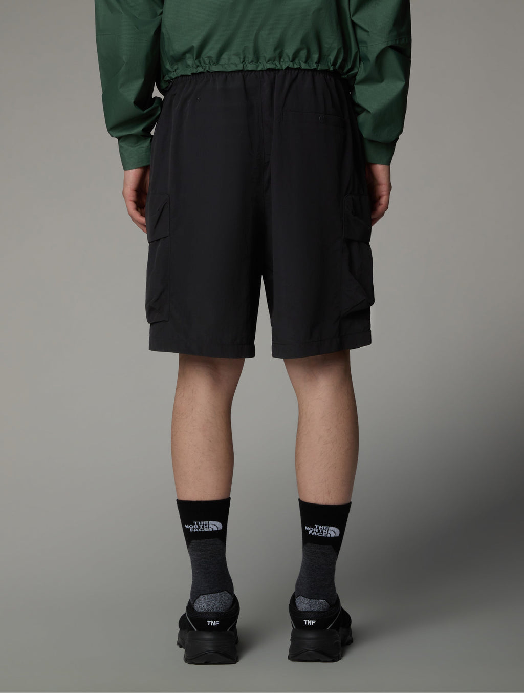 Pantaloncini Cargo in Tessuto WindWall Nero