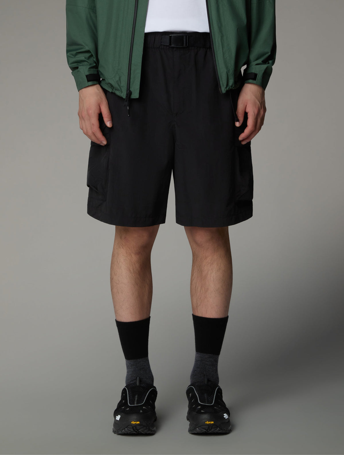 Pantaloncini Cargo in Tessuto WindWall Nero