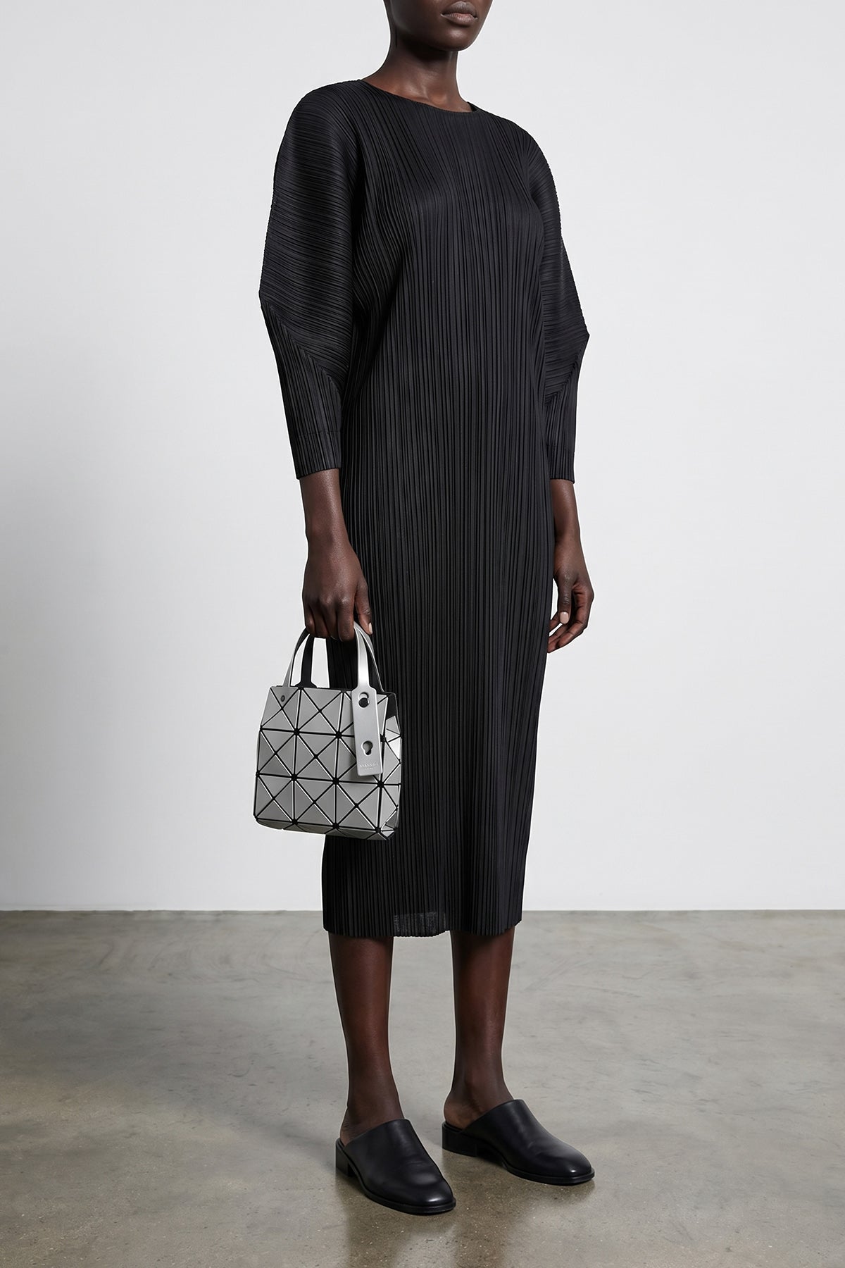 2026 New Arrival small carat handbag in mesh fabric and pearlescent pvc