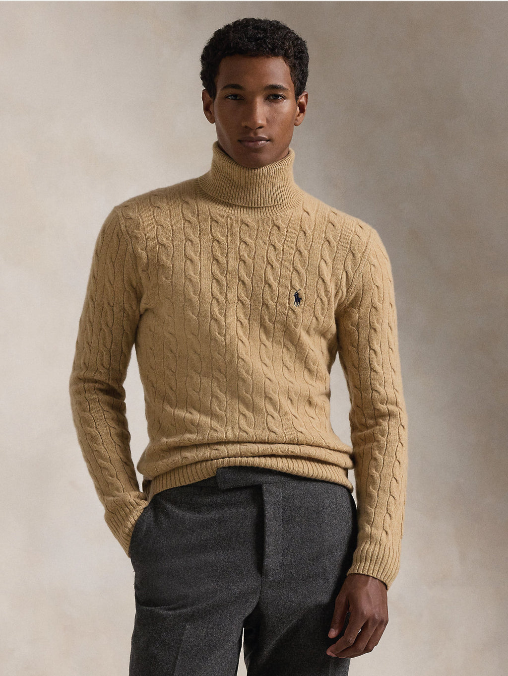 2026 New Arrival Maglia Collo Alto a Trecce Cammello