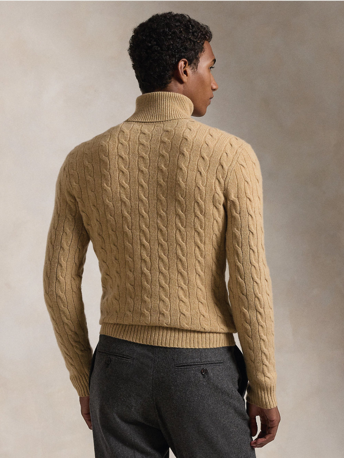 2026 New Arrival Maglia Collo Alto a Trecce Cammello