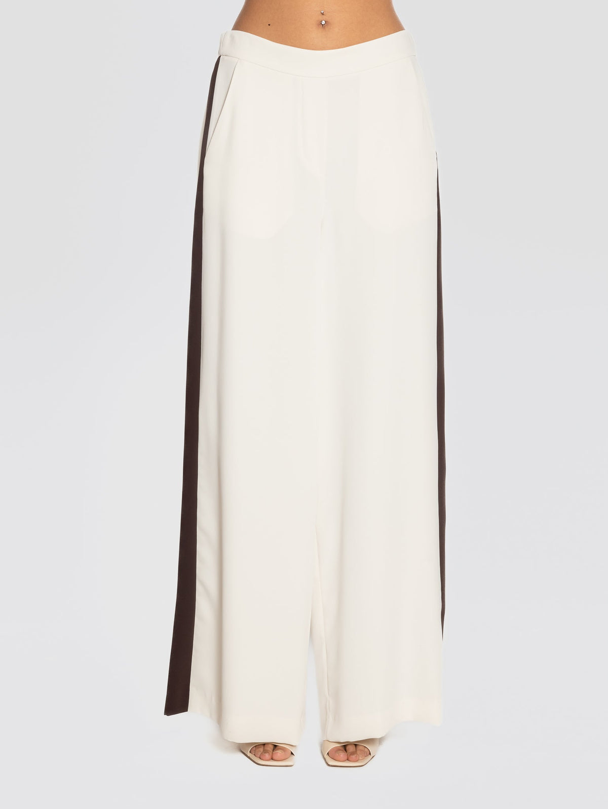 2026 New Arrival Pantaloni in Cady con Banda Laterale Panna/Marrone