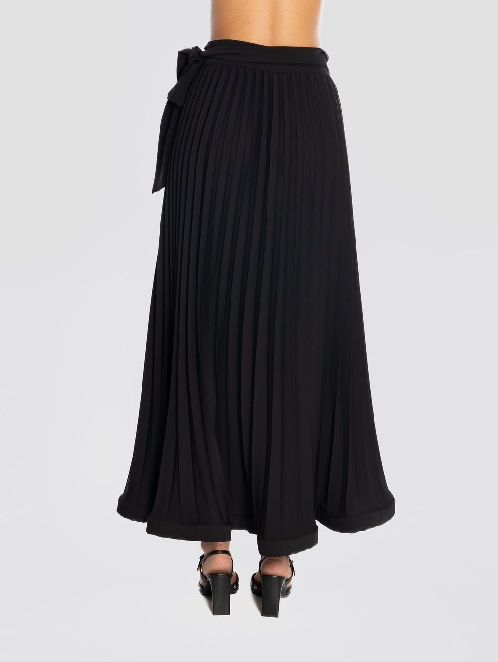 2026 New Arrival Gonna Lunga in Cady Plissé Soleil Nero