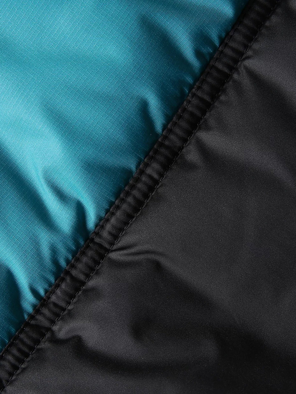 2026 New Arrival Piumino Color Block in Tessuto Riciclato Harbor Blue